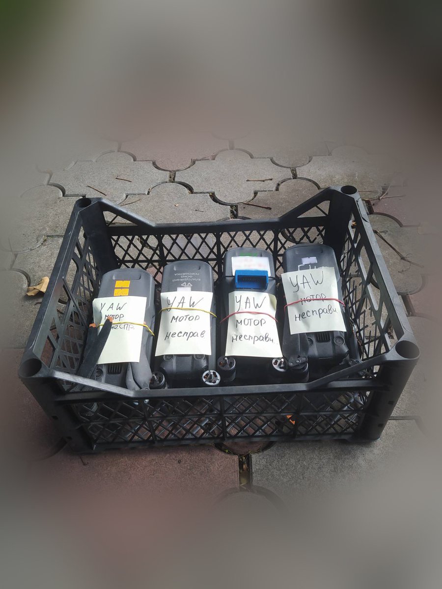 BlindGuardls's tweet image. В АТБ зараз можна купити отакі офігезні ящики, незамінні для будь якої майстерні, за 0.99 грн. Кому шо, а я радію як дитина, для впорядкування саме те що треба.