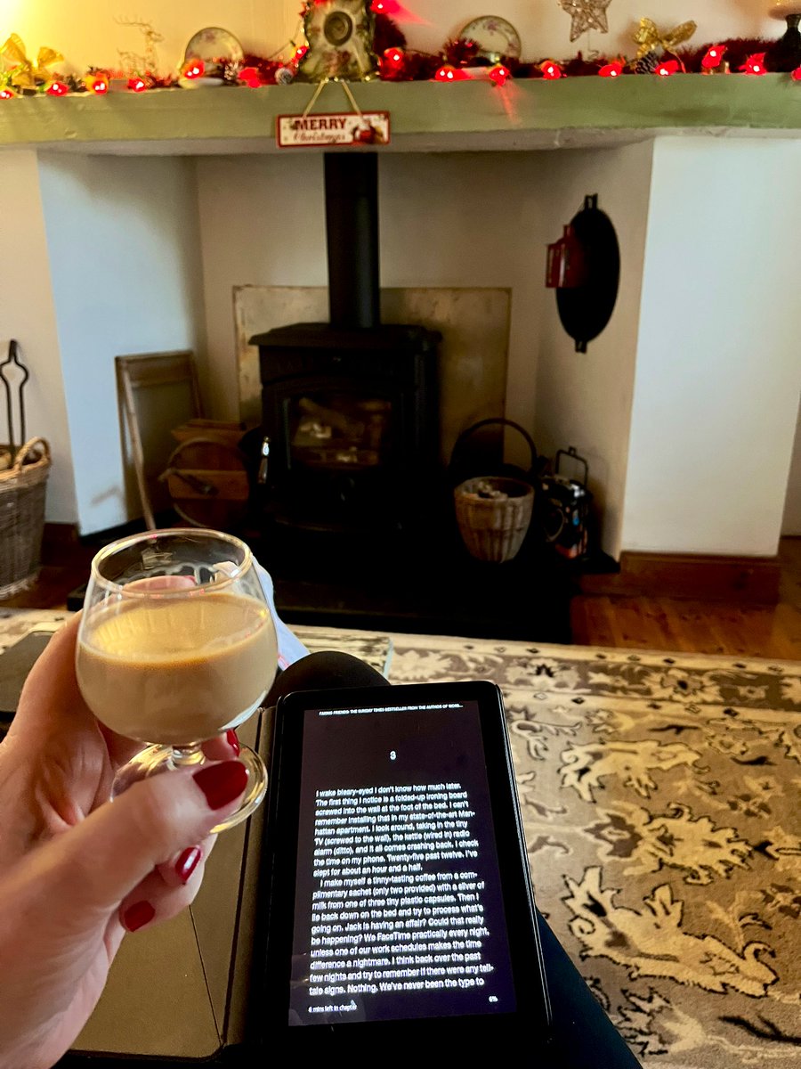 Cathaclysmal's tweet photo. Christmas Eve with @JaneFallon and a @BaileysOfficial #FakingFriends https://t.co/H6taeopZDs