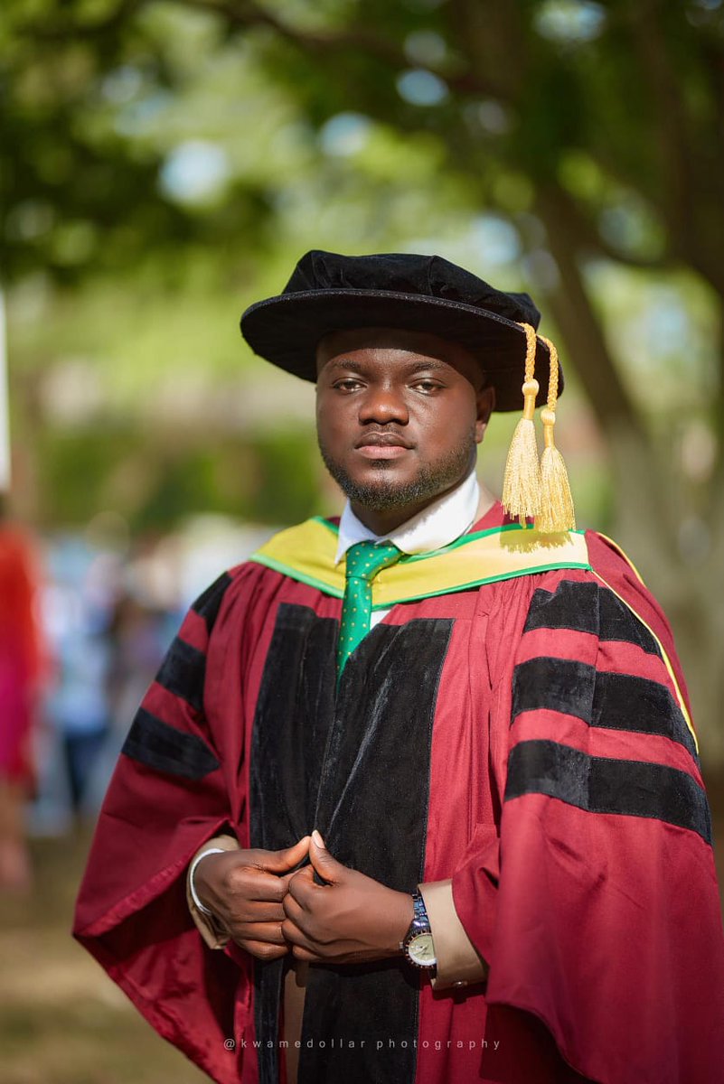 KNUSTNotice's tweet image. 📍📍HISTORY MADE📍📍
Dr. Akwasi Adu-Poku is an accomplished renewable energy researcher who has spent the past 10 years at KNUST climbing the academic ladder from undergraduate to PhD. in Bioengineering.

He achieved his PhD. before the age of 30, which is a history made 🎊✨️