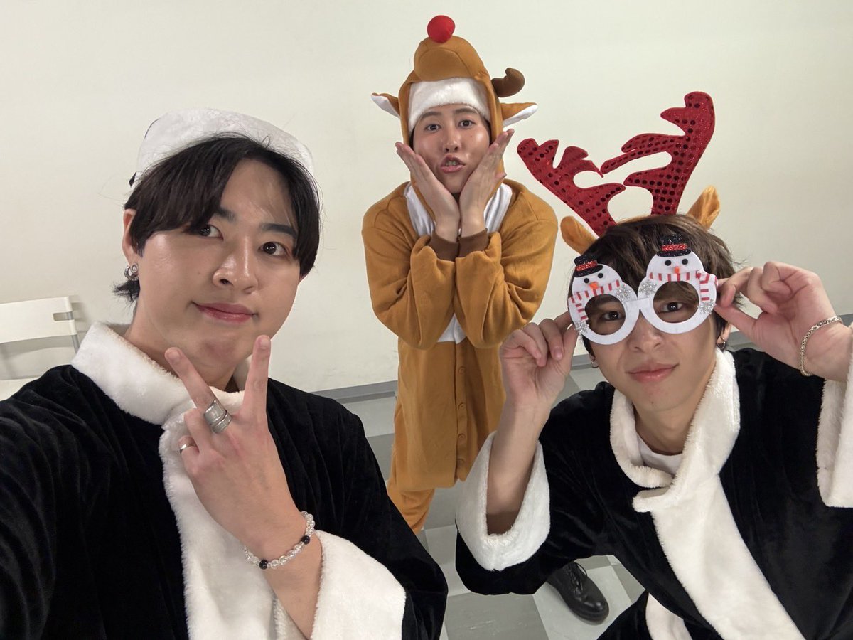 buzzk_official's tweet photo. ⛄️Christmas Live🎅
お越しくださった皆様ありがとうございました🎄

12月27日(金)18:00～プラスウィンホール大阪【KEI.JIU卒業LIVE】
現体制3人での最後の公演となります
最後の3人のパフォーマンスを是非見に来てください
お待ちしています！！
#buzzk  #rick #kei #jiu #idol #バズゴー  #Serenad https://t.co/IG2rklv2vl