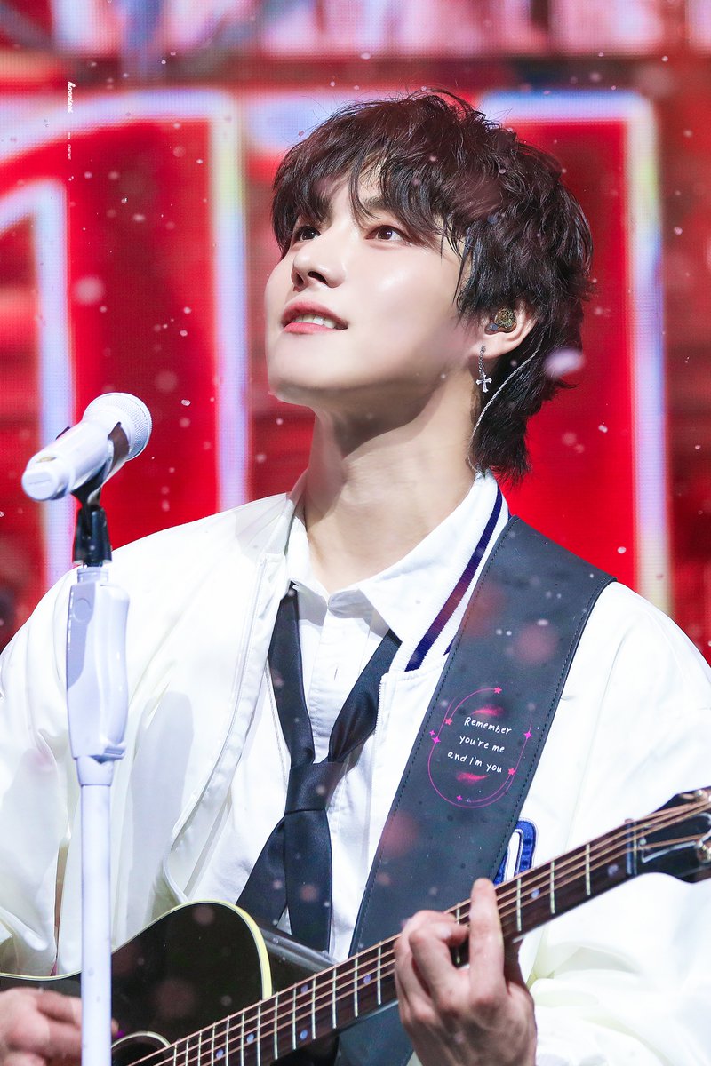 ❄️‧˚₊✧*｡*̥❄️‧˚₊✧*｡*̥❄️‧˚₊✧*｡*̥❄️‧˚✧‧❄️*̥
   ❅.⊹₊ 흰 눈 사이에 그림 같은 집 안에 ⋆❆‧⋆☃︎
          내가 알던 WHITE CHRISTMAS
                    드디어 다가오는 거야
                 ＊*•̩̩͙✩•̩̩͙*˚ ઇଓ˚*•̩̩͙✩•̩̩͙*˚＊

#원위 #ONEWE #용훈 #YONGHOON