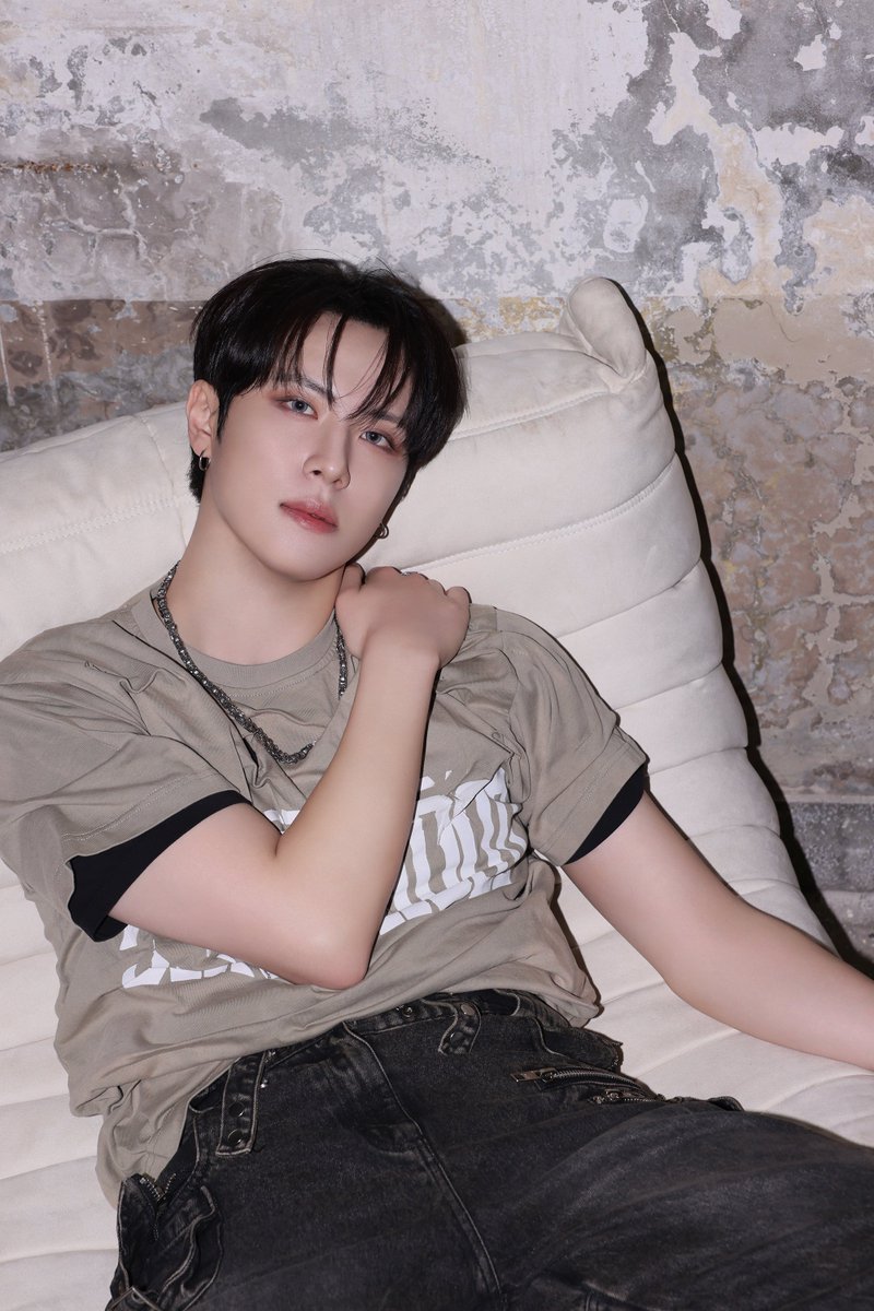 위아이(WEi) 

7th Mini Album
[The Feelings]

CONCEPT PHOTO 'Manic'

2025.01.15 6PM (KST)

#위아이 #WEi
#김동한 #KIMDONGHAN 
#TheFeelings