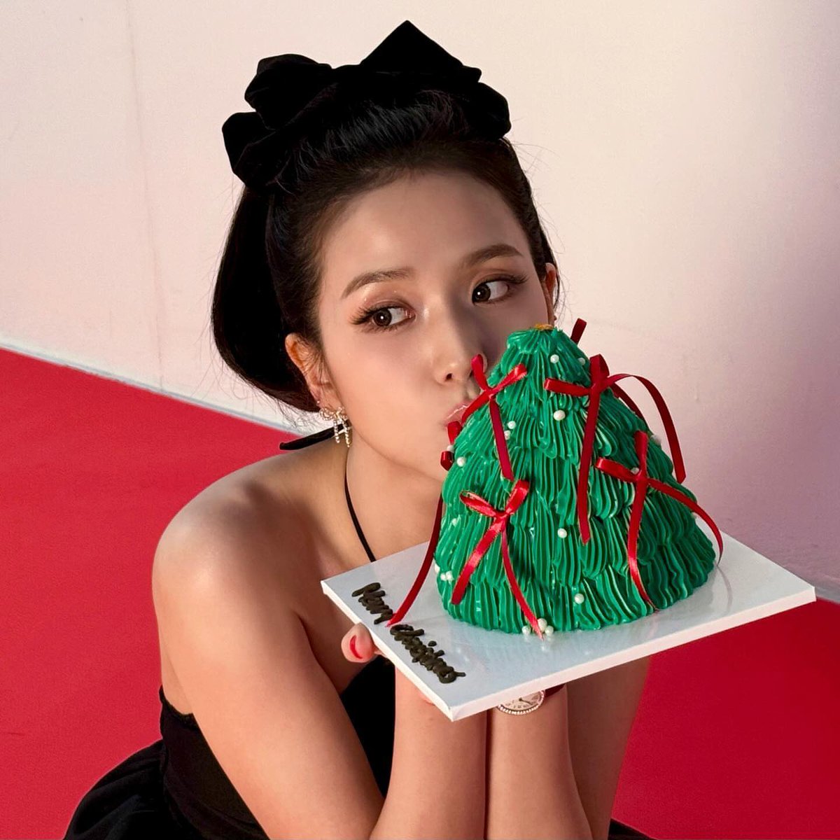 jisoogaIIery's tweet image. JISOO OH MY GOD