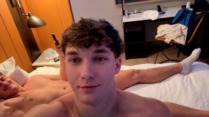 1 pic. just got used by my first straight guy. I hope his gf will never know. https://t.co/uvlYajwYTo