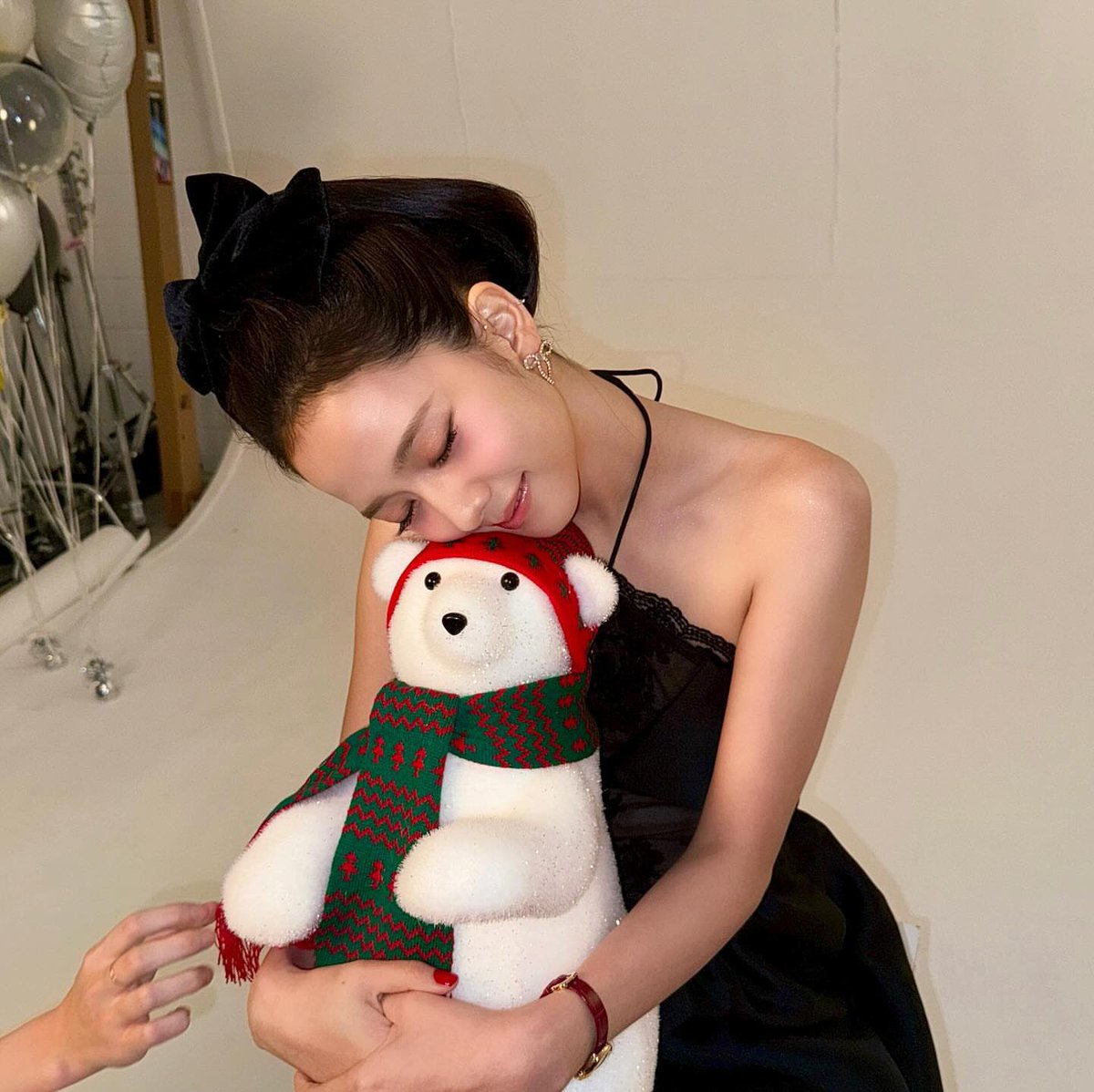jisoo pics tweet media