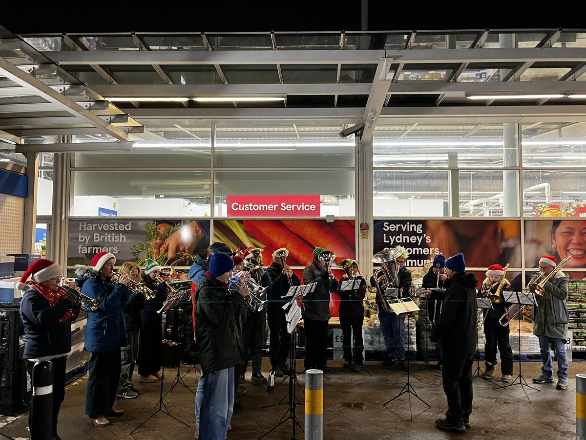We’ve ended our epic 2024 Christmas carolling season on home turf yesterday evening, bringing some last minute festive cheer to the customers of Tesco Lydney! 🎶🎄