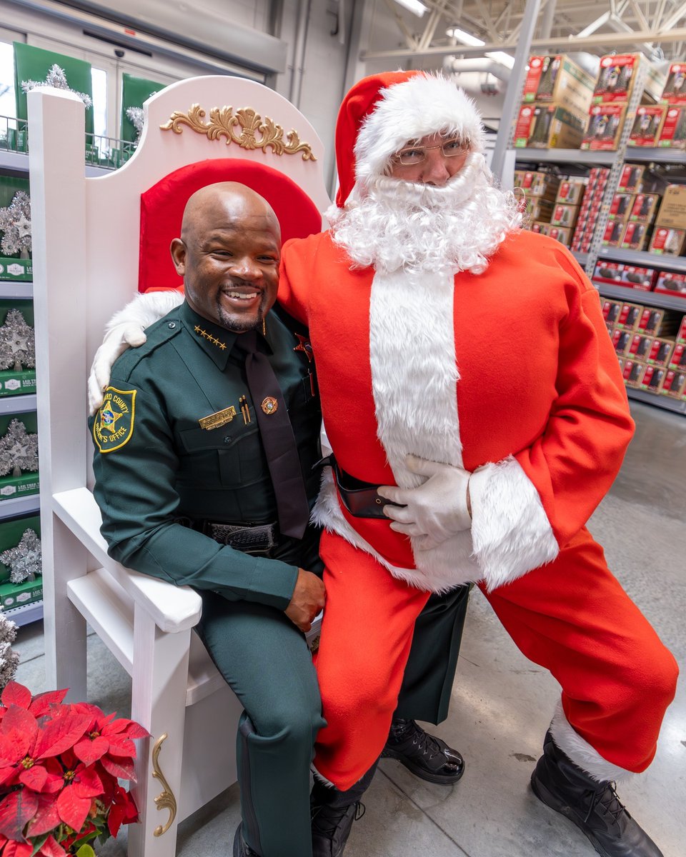 bsosherifftony's tweet photo. Don’t worry Broward County, I put in a good word with the man in red. Merry Christmas Eve everyone and happy holidays!
#TeamBSO #BSOproud https://t.co/OQPXvA23YQ