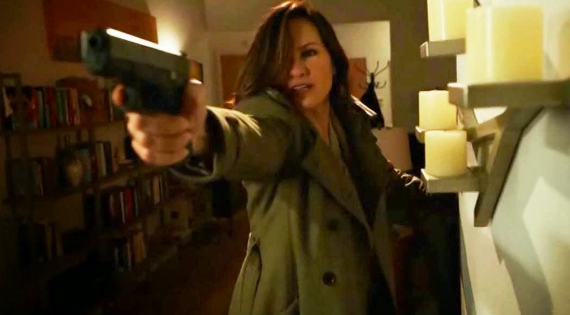 FridaysAt9's tweet image. Olivia Benson one hand gun appreciation post.