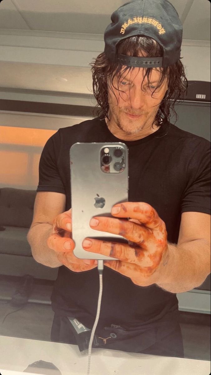 paulovesnorman's tweet photo. merry christmas only to this picture cause MAAAAN 😮‍💨😮‍💨😮‍💨 i’m trapped https://t.co/KtRghMis6P