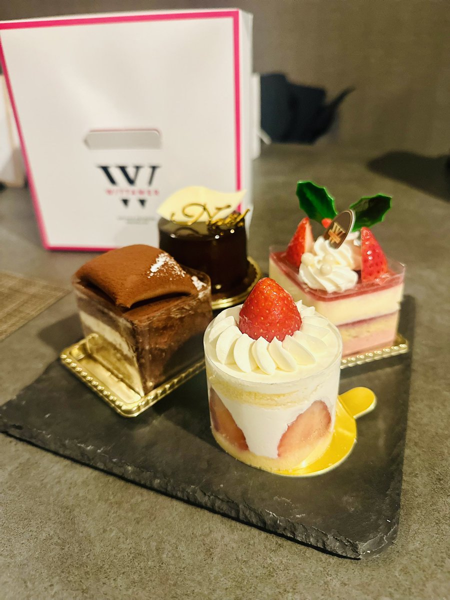 t_kun0107's tweet photo. メリクリ🎁乾杯‼️
#酒 #クリスマス https://t.co/aM8xL0TO07