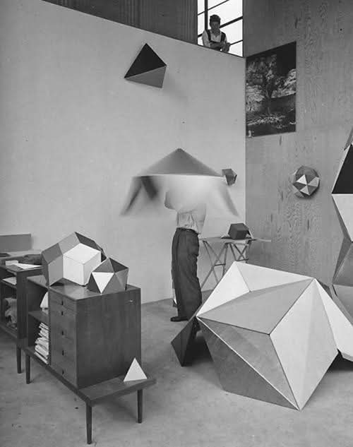 areasvellas's tweet photo. The Eames...
Toy Sculpture...1951
#architecture #arquitectura #interior #CharlesEames #RayEames #Eames https://t.co/BgjB92pTXY