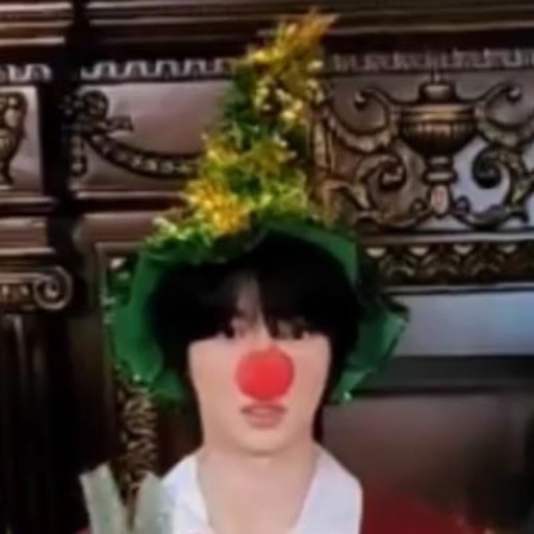 0313thinker's tweet photo. merry christmas to all moas who celebrate~ 💝🎄 https://t.co/ysRYyToRQv