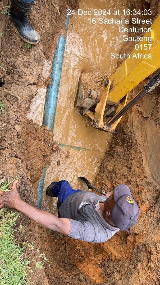CityTshwane's tweet photo. #WaterInterruption: Team busy with leak repairs.
📍 The Reeds
The following streets are affected:
▫️Sacharia Street
▫️Jacqueline Street
▫️Reinette Street
▫️Victor Street
▫️Yelanda street
▫️Warburton Street
▫️Estelle Street https://t.co/x6tm0E5dCe