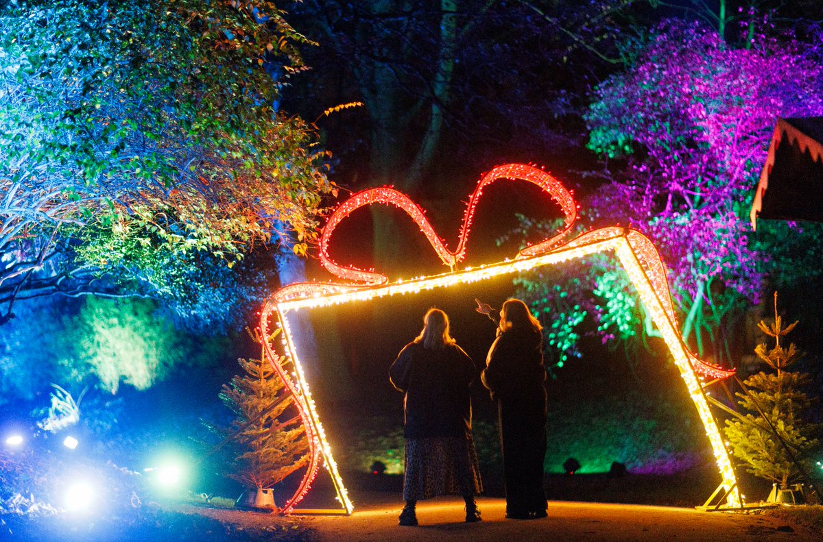 The big debate...

You've just got home after your Christmas Eve walk around Christmas in Chelsea. What are you leaving out for the man in red? (And we don't mean the Chelsea Pensioners 👀)

Are you team milk and cookies 🥛🍪 OR mince pies and whiskey? 🥧🥃