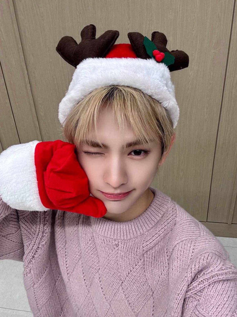 n1707_'s tweet photo. 메리크리스마스 🎄🎄🎄🎄🎄🎄🎄 🐻❄️☃️☃️🛷🛷🎿⛷🐻❤️🍀❤️🐻🎄🎄 @TPST__official #TEMPEST #Christmas #LEWTEMPEST #LEEEUIWOONG #EUIWOONG #LEW https://t.co/l4gl3evPeT