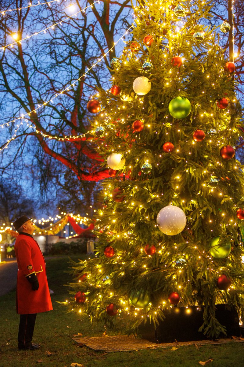 Merry Christmas to all, no matter how you are celebrating today🎄🎁

From the whole team at Christmas in Chelsea✨🥰