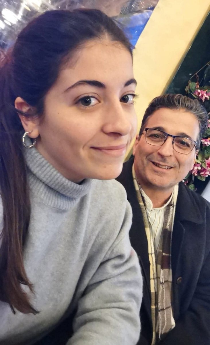 jcabram's tweet image. He tenido la mayor suerte que un hombre pueda tener en la vida.
La vida me regaló una hija guapísima que la bañé de bebé, le di los biberones y la vestí hasta que ella supo hacer todo por si misma.
La eduqué en el amor puro, la enseñé a andar y poco a poco se convirtió en una…