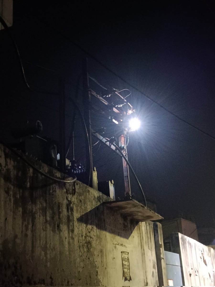 LalleVerma's tweet photo. Behind BOI ATM gali gandhi park bus stand aligarh. @UPPCLLKO @dvvnlaligarh @dvvnlhq https://t.co/QTEeplm4jR
