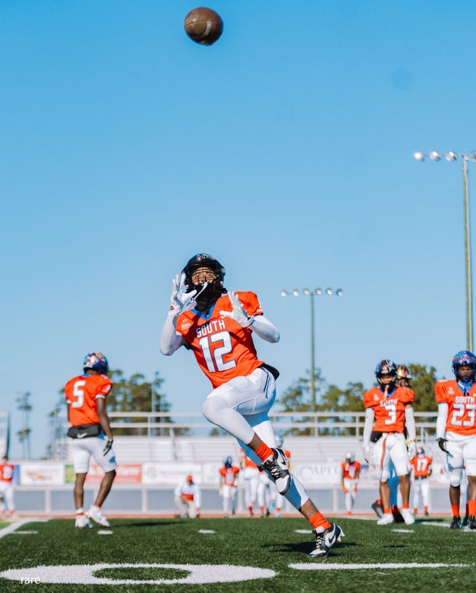 Ajames0119's tweet photo. Had a great time playing my last hs football game in the North-South bowl💙❤️, Im still hungry for more dogs don’t get satisfied 🐶@NorthSouthFB @theodavis95 @1x4COACH_P @CoachTBoyd @Coach_Hop1 https://t.co/IZIDXFJvGX