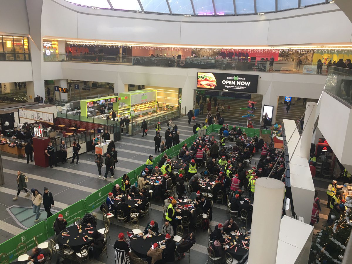 Naomi deSouza (@naomi_desouza) on Twitter photo I've just got back from <a href="/MidlandLangar/">Midland Langar Seva Society</a> annual Xmas meal inside Birmingham New Street. Up to 300 vulnerable /homeless Brummies came in for a hot meal - and generously shared with us why they needed help.
Full story coming <a href="/birmingham_live/">Birmingham Live</a> I've just got back from <a href="/MidlandLangar/">Midland Langar Seva Society</a> annual Xmas meal inside Birmingham New Street. Up to 300 vulnerable /homeless Brummies came in for a hot meal - and generously shared with us why they needed help.
Full story coming <a href="/birmingham_live/">Birmingham Live</a>