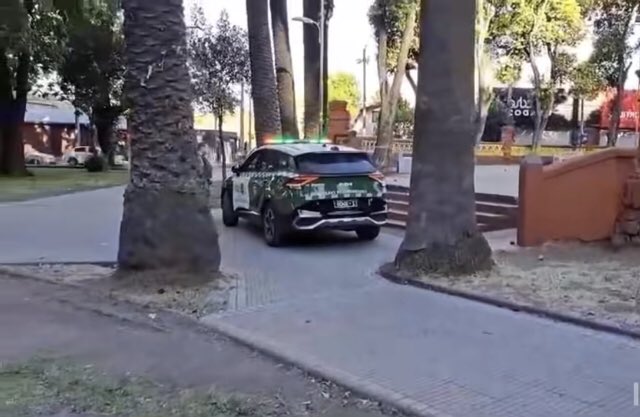 DETENIDOS DOS EXTRAJEROS POR HOMICIDIO EN CURICO .-
Hecho ocurrido en céntrico Óvalo del Parque ,La víctima es un joven de 25 años que se habría resistido a un asalto .