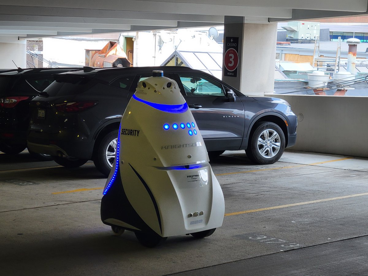 iKnightscope's tweet image. It's the busiest travel time of the year.  While you plan your vacations and holiday season travel, know that there are #Knightscope K5 #SecurityRobots keeping a vigilant and watchful eye on the places you live, work, study and visit!
Learn more - knightscope.com/discover