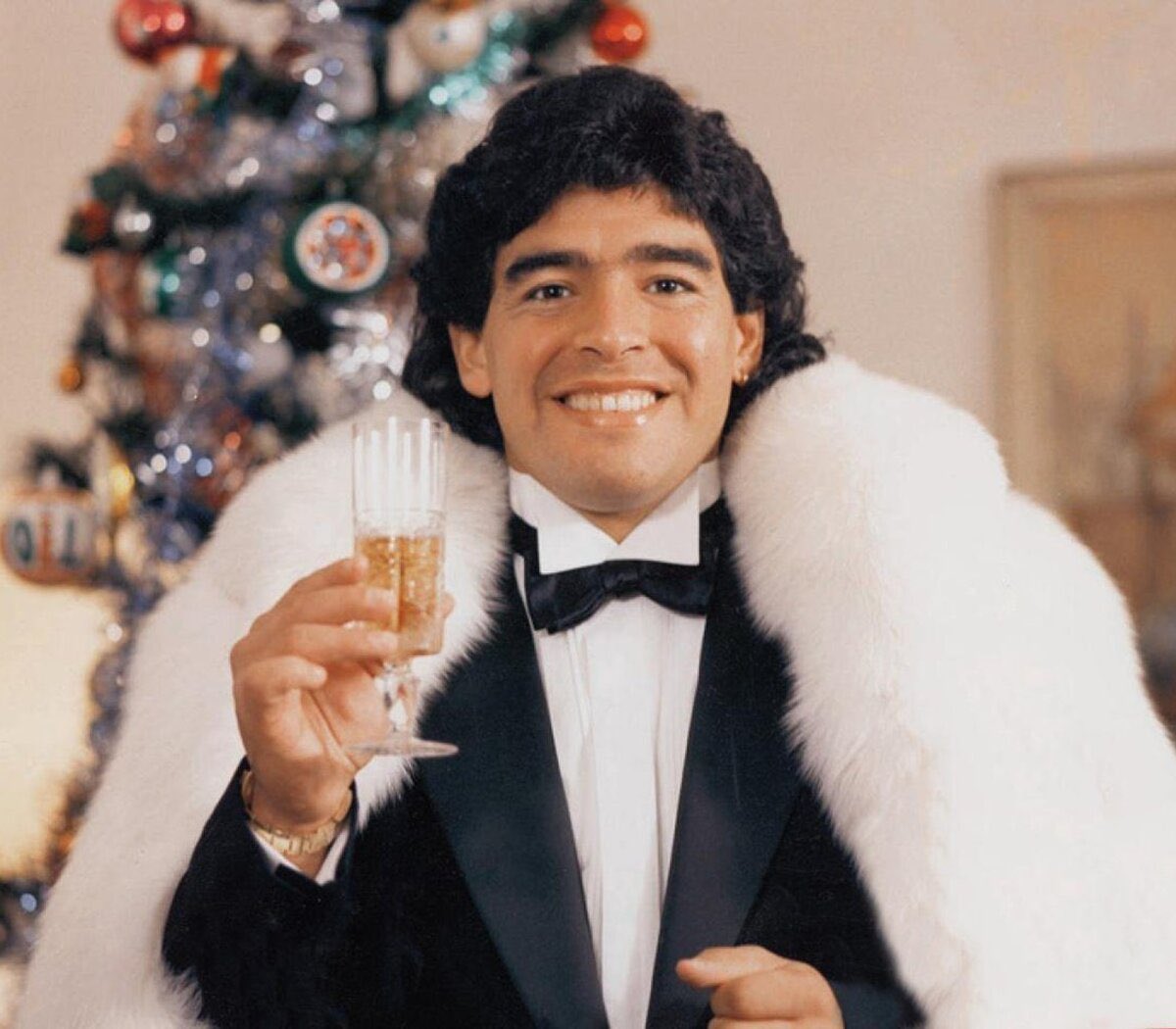 “Si me muero, quiero volver a nacer y quiero ser futbolista. Y quiero volver a ser Diego Armando Maradona. Soy un jugador que le ha dado alegría a la gente y con eso me basta y me sobra”

Felices fiestas para todos y todas