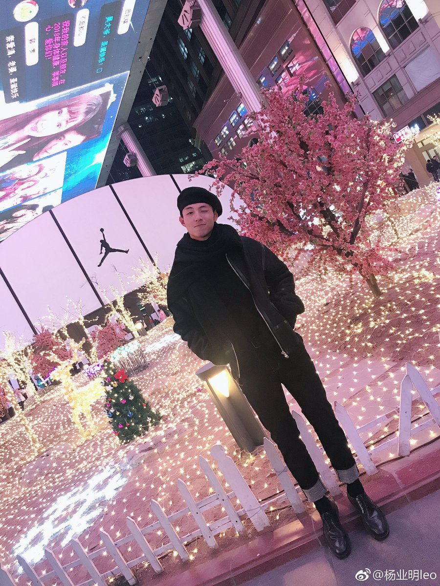 scene4soop's tweet photo. 171225 양업명 웨이보 _ n년 전 양예밍
💬
圣诞快乐啊各位
大家千万要吃好喝好玩好啊😃😃😃
在这里分享一波游客照
메리 크리스마스 여러분
여러분 맛있는 거 먹고 즐겁게 지내세요😃😃😃
여기서 찍은 사진 공유해요
#todays_yeming
#杨业明 #yangyeming #양예밍 #양업명 https://t.co/XM3eDn3CcN