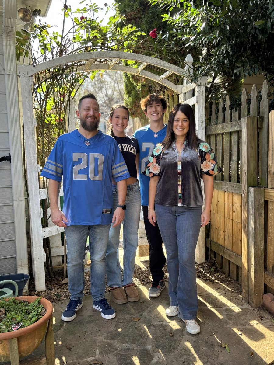 Mark Petty (@mrmarkpetty) on Twitter photo Gotta rep the GOAT for our family Christmas photo! <a href="/BarrySanders/">Barry Sanders</a> #MerryChristmas #GoLions #Grit Gotta rep the GOAT for our family Christmas photo! <a href="/BarrySanders/">Barry Sanders</a> #MerryChristmas #GoLions #Grit