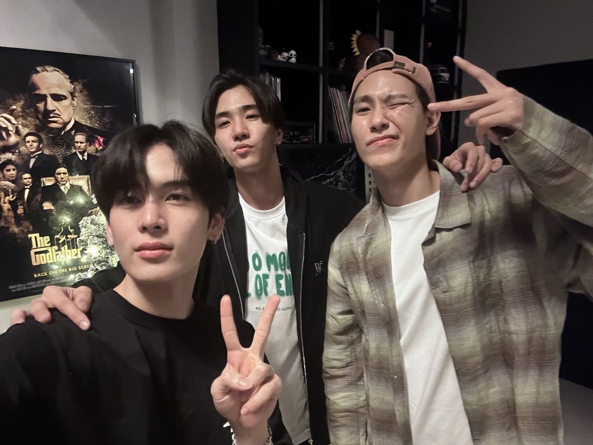 perthppe's tweet image. Merry christmas🖤🤍