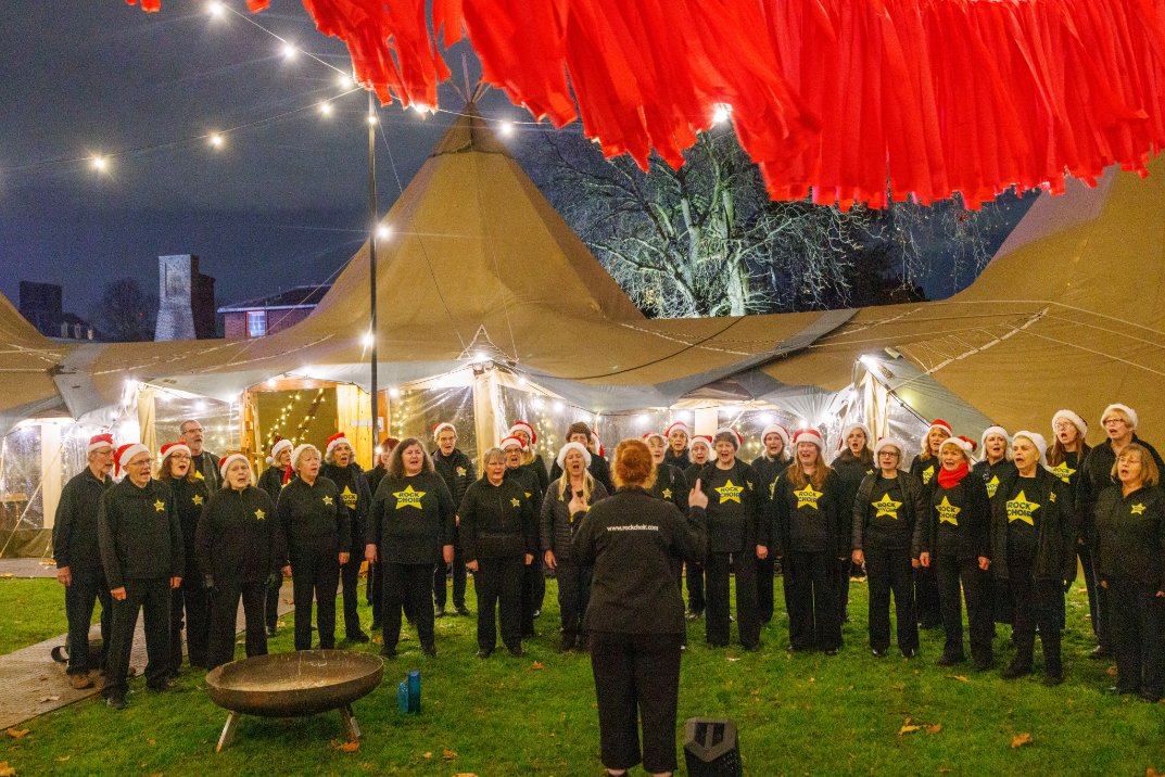 On Sunday 29th December, the final choir of Christmas in Chelsea will take to the teepee, filling the air with beautiful harmonies for one last sing-a-long 🎤🎄

Come and wave goodbye to Christmas and start welcoming the New Year with magical moments you won’t forget. 🌟❄️