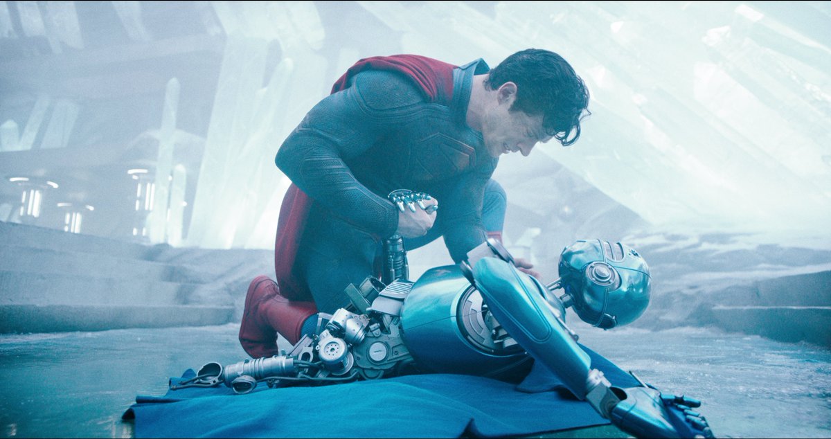 DCFilmNews's tweet image. James Gunn says there's a lot of darkness in #Superman:  

“This isn’t Superman dealing with hope and optimism in light times. He’s dealing with hope and optimism in very difficult, hard times, dark times. And that’s, that’s what the movie is.”

(via thescreenbrief.com/james-gunn-int…)