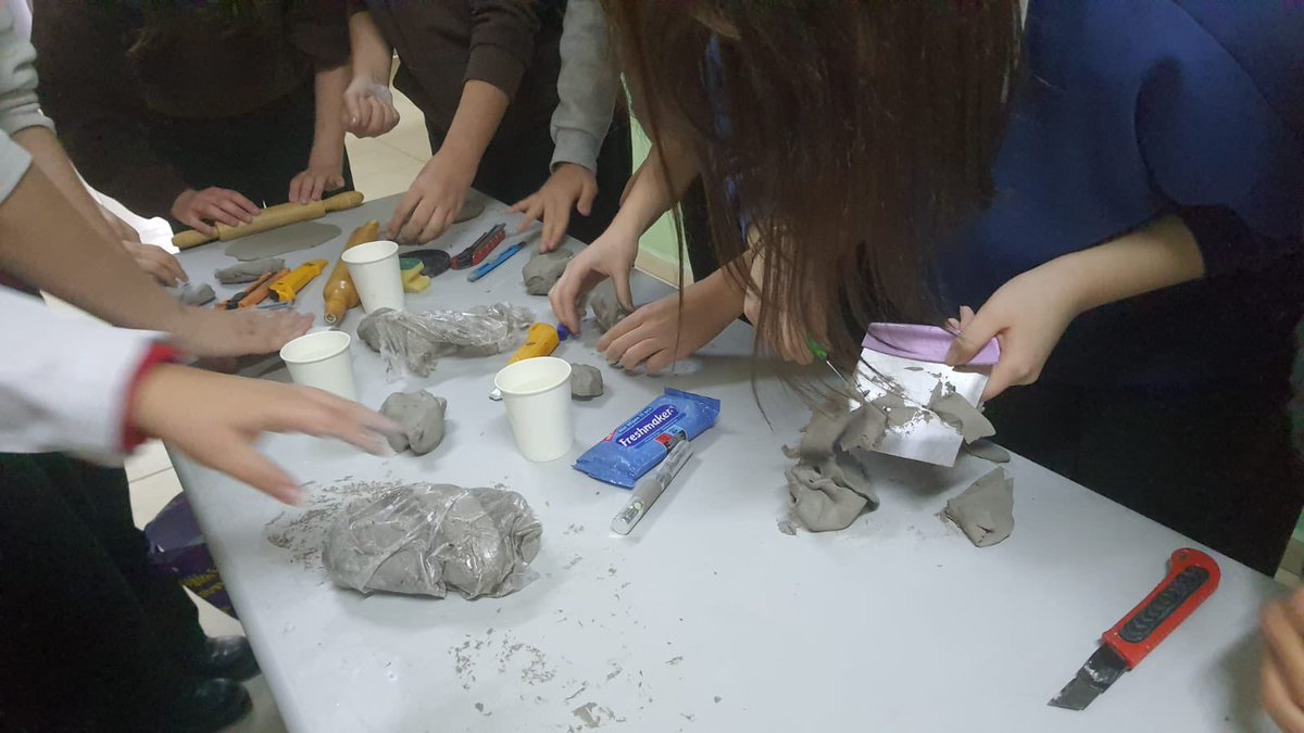 75Lisesi's tweet photo. “Sanata Dokunan Eller”
BİL-EN Programı Bugün öğretmen ve öğrencilerimiz, el becerilerini ve yaratıcılıklarını sergileyerek sanatsal çalışmalar gerçekleştirdi. Emeği geçen herkese teşekkürler. @sefikaygol @MustafaSamiAkyl @OsmKaymakamligi @osmanelimem https://t.co/J0dG8v61lS