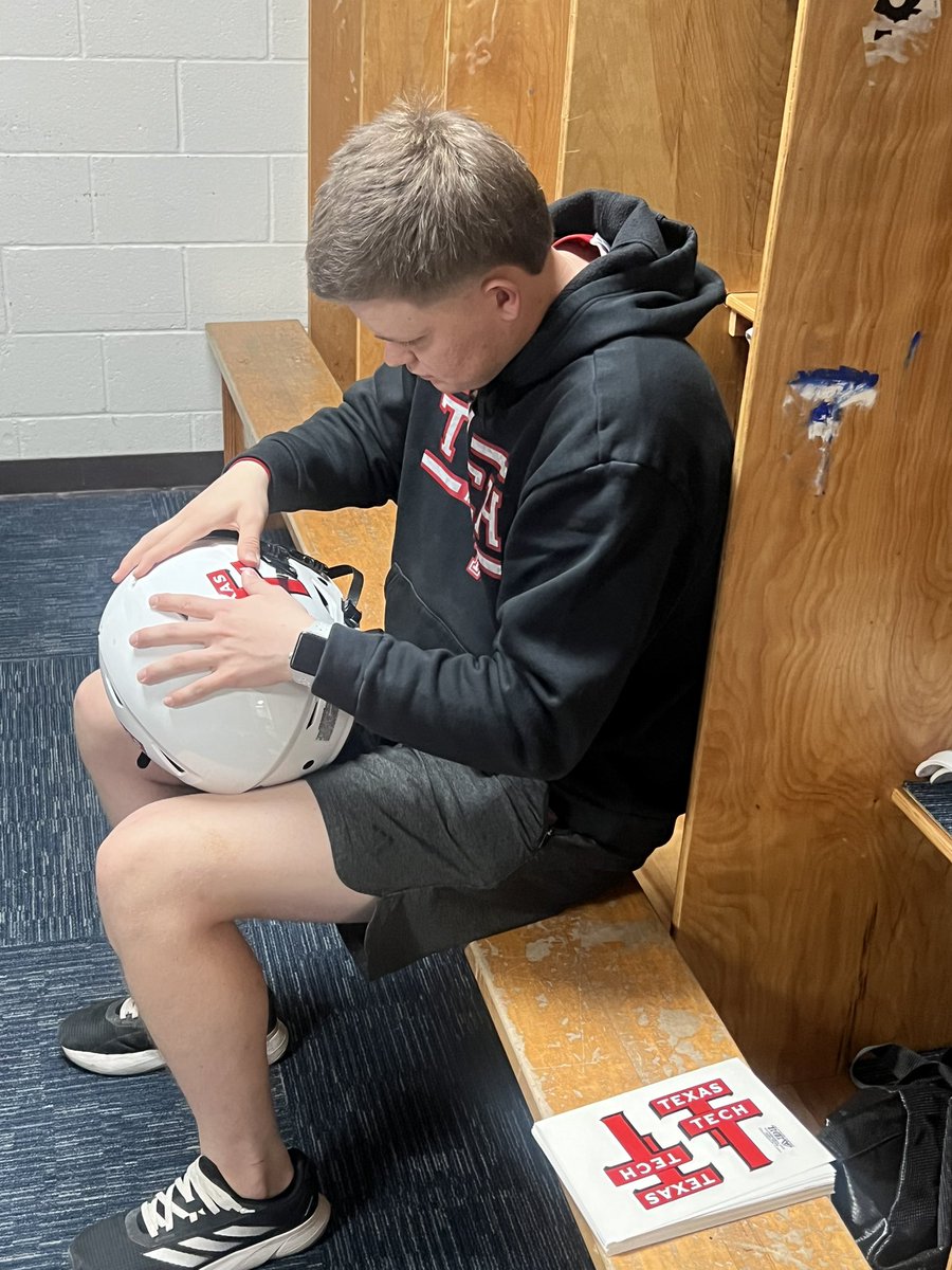 After some Gibson’s donuts the student managers are getting the bowl practice helmets ready. #WreckEm