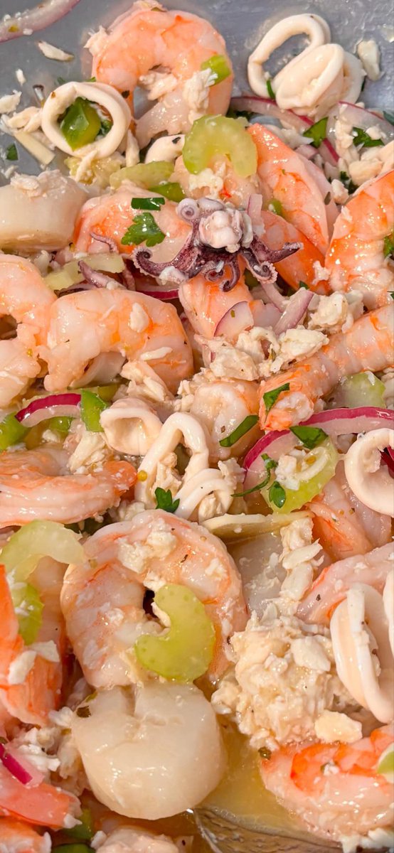 KirbsGoBlue's tweet image. Feast of the 7 fishes - round 1 

Cold seafood salad.

#StandByToGetSome