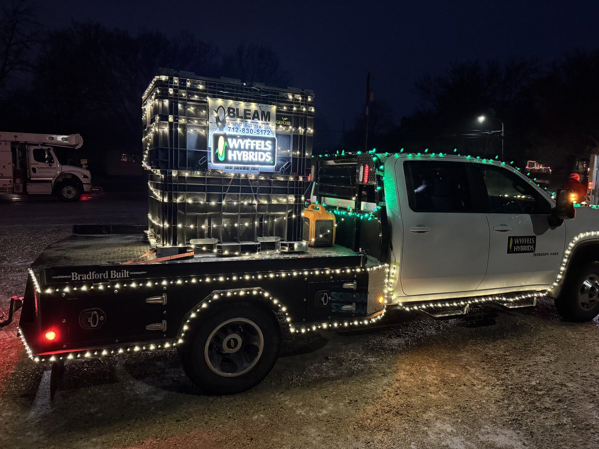 Sull4cy's tweet photo. @WyffelsHybrids Merry Christmas from Manson, Iowa and Bleam Seed and Service! https://t.co/Z9KhZieBMS