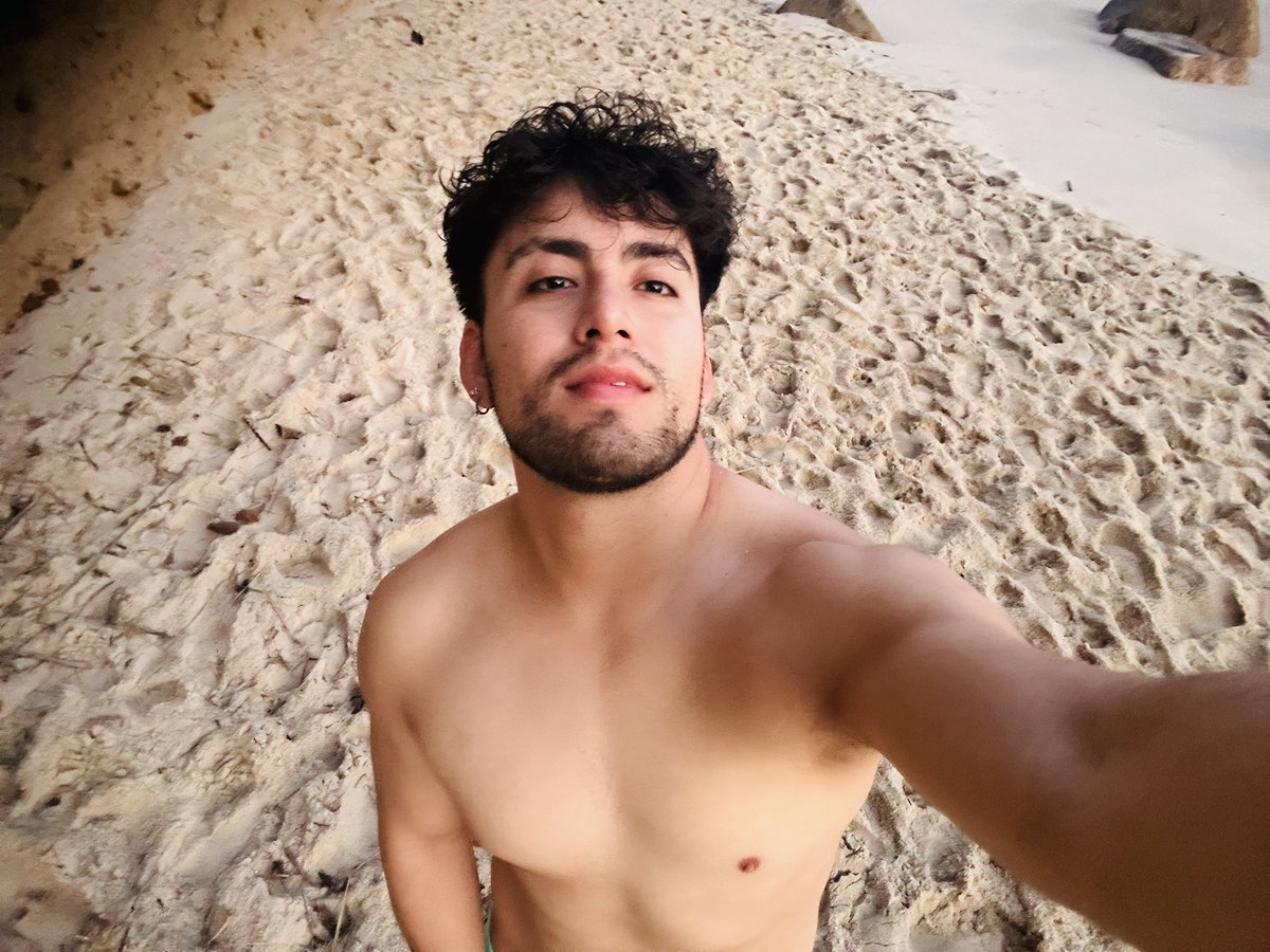 daniellejavadd's tweet photo. #playa https://t.co/ktZvHS6dQq