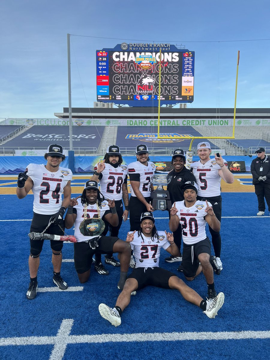 Ty Boles (@tyboles3) on Twitter photo Proud of this RB group!! They were resilient all year and did nothing but work #TheHardWay Glad we got to send our seniors out as Bowl Champs‼️ #Back2Back <a href="/IDPotatoBowl/">FamousID Potato Bowl</a> #SOAR Proud of this RB group!! They were resilient all year and did nothing but work #TheHardWay Glad we got to send our seniors out as Bowl Champs‼️ #Back2Back <a href="/IDPotatoBowl/">FamousID Potato Bowl</a> #SOAR