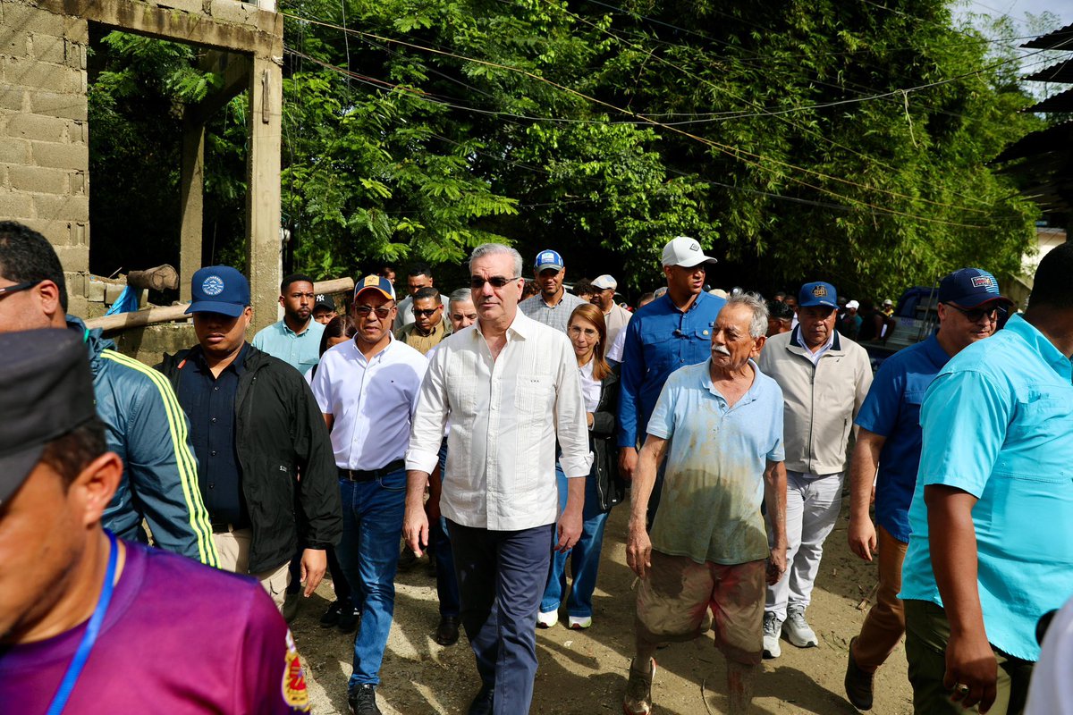 Nos hemos trasladado a Puerto Plata para atender de inmediato los daños provocados por las lluvias y garantizar el bienestar de las familias afectadas. Junto con las autoridades locales, hemos diseñado un plan de acción para despejar vías, asistir a las comunidades y restaurar la