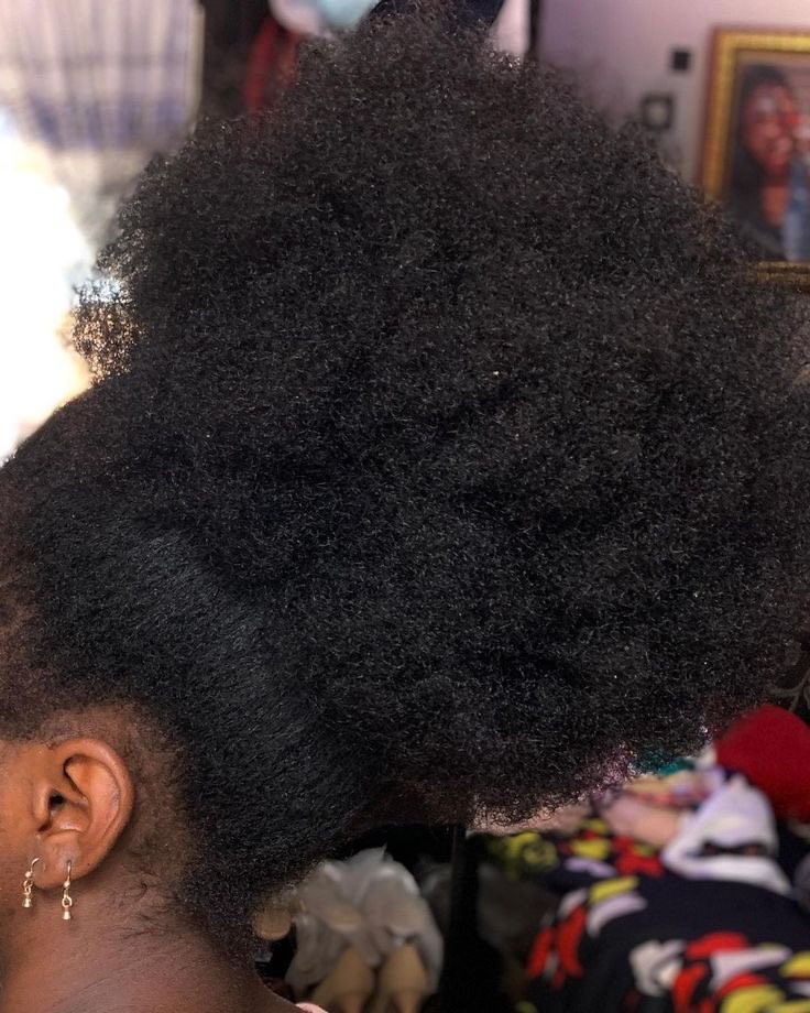 Chiivie_'s tweet photo. “White girls just get to wake up and throw their hair in a bun or ponytail! It’s not fair!😭”
You can literally do the same thing https://t.co/61Jo9ahkgY
