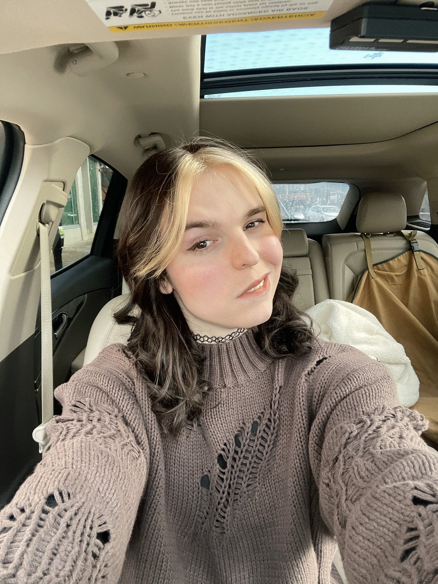 Charlotte :3 tweet media