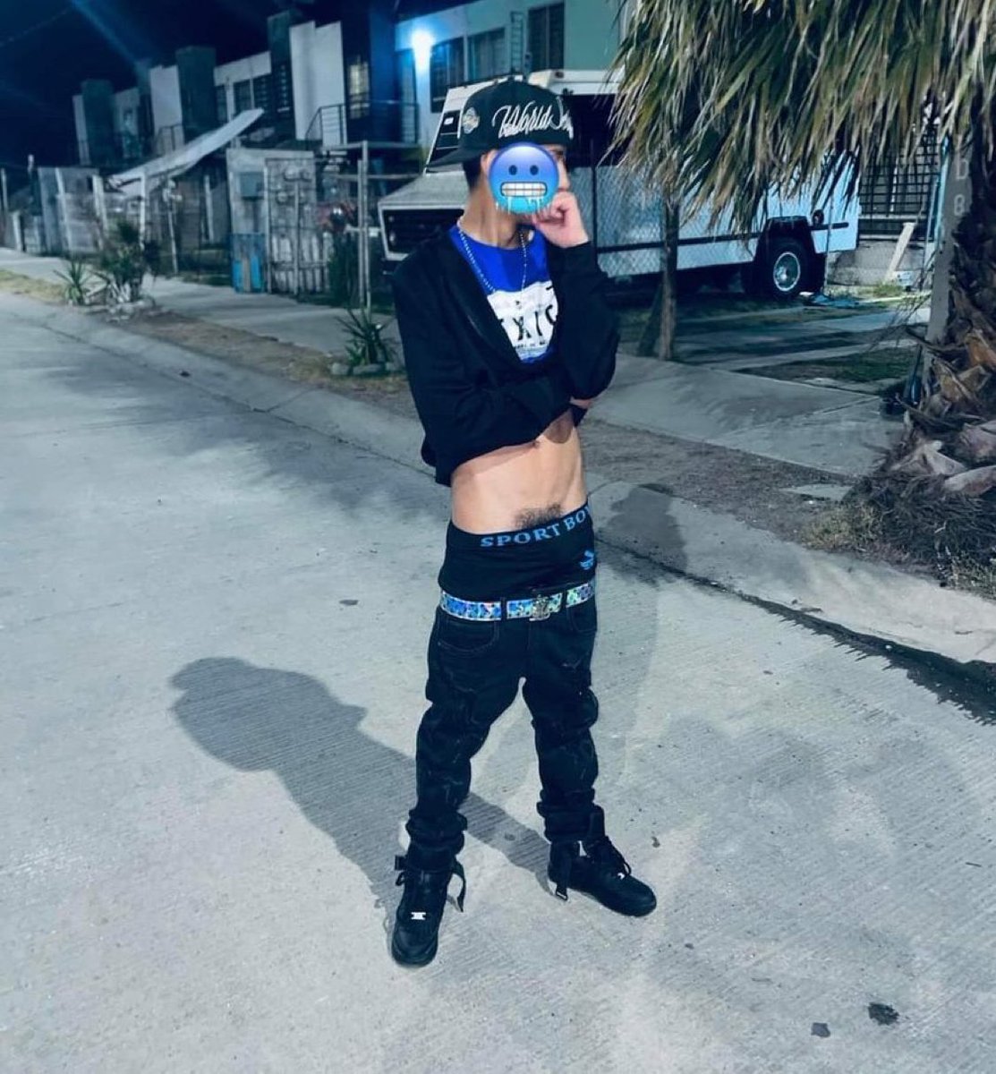 ya con el outfit puesto para navidad