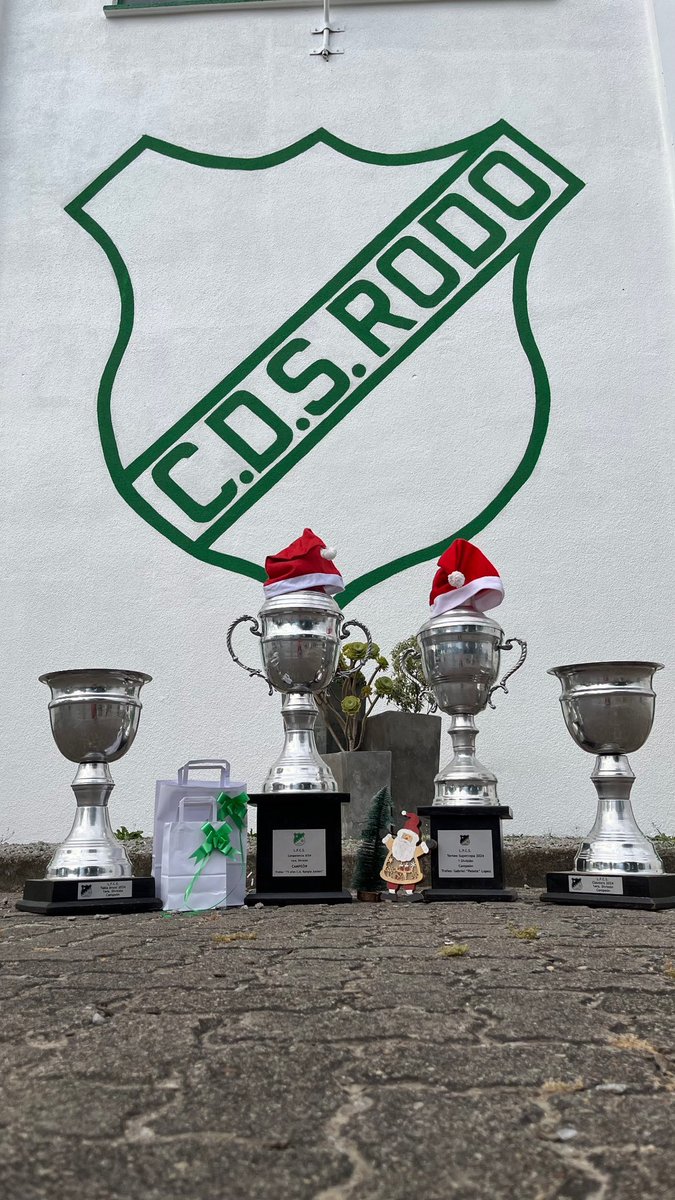 cds_rodo1955's tweet photo. ya se acerca noche buena, ya se acerca navidad… 🎁 🧑🏼‍🎄

El Club Deportivo Social Rodó les desea a todos una muy feliz navidad 😉🎄 https://t.co/DvrnVkmDzq
