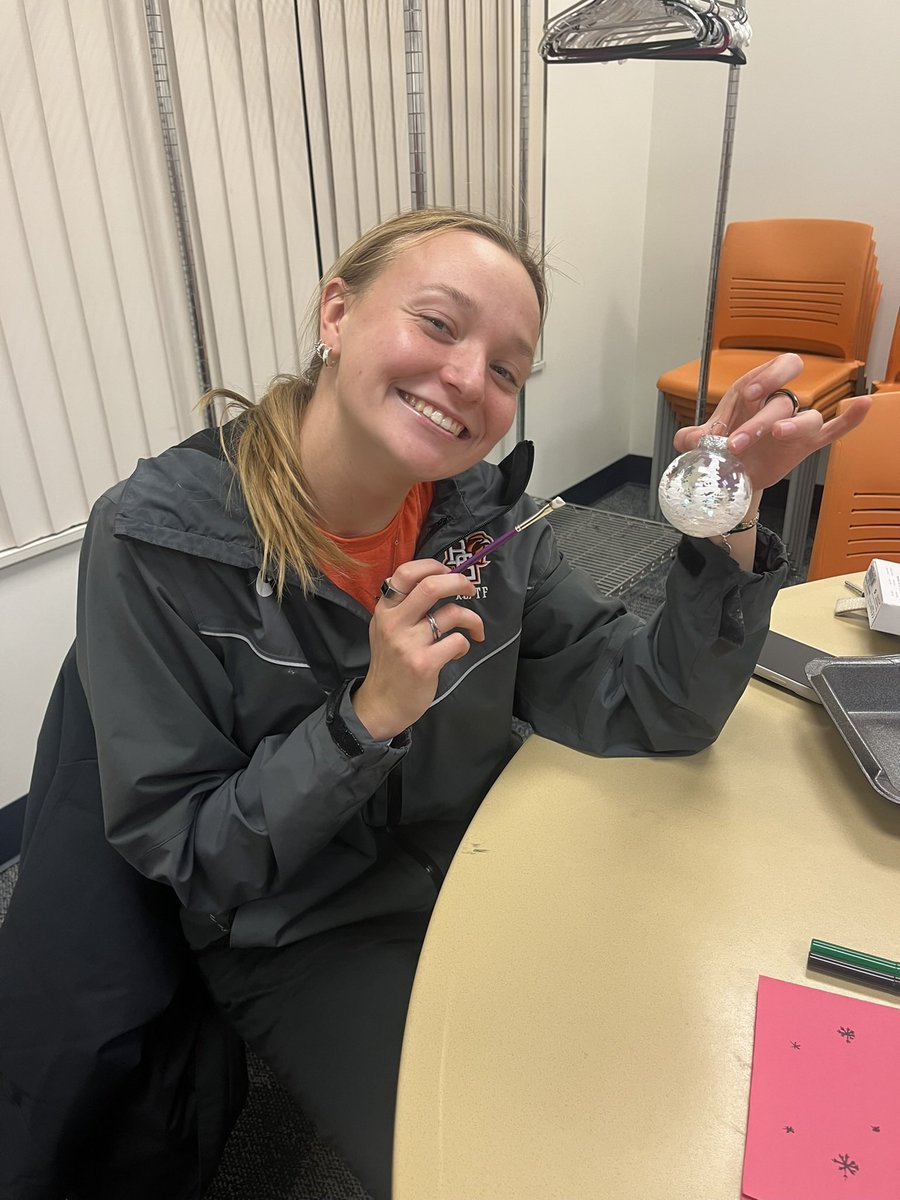 BGSU XC/TF wishes you a joyful holiday season‼️🎄✨

#AyZiggy x #FalconFamily