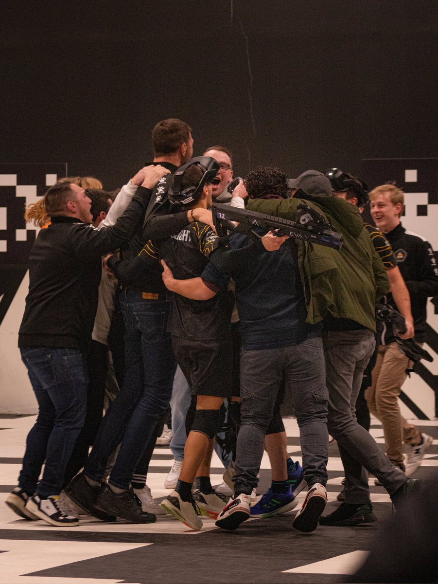 F9EICAR's tweet photo. L’année 2024 touche à sa fin, mais l’aventure F9 continue ! 

Joyeuses fêtes à tous, et merci d’être là avec nous 🧡 https://t.co/LFQEU3i29T
