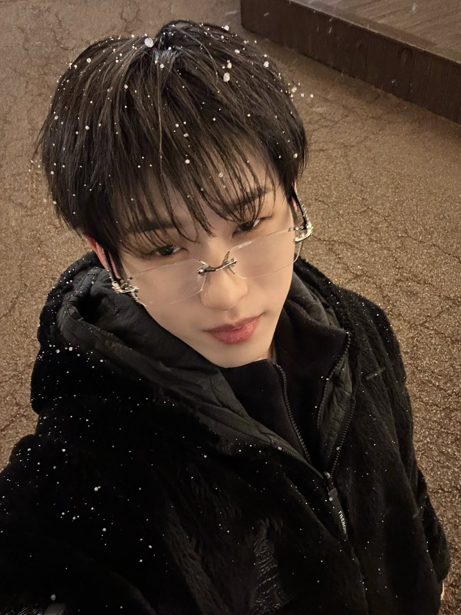 산타가 온단 건 안 믿지만~~
유니즈가 온단 건 믿지!!☺️🫶🫶

#DEY #데이