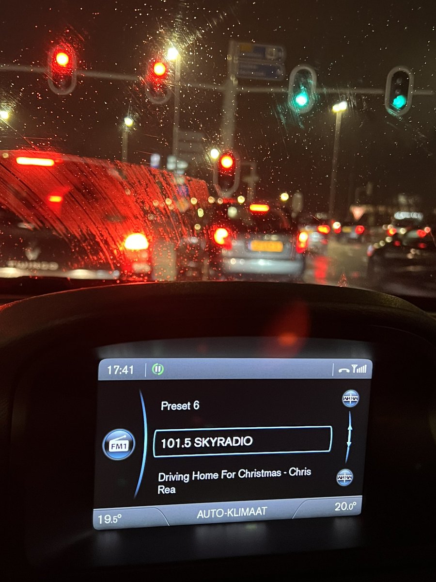 Voor het eerst dat ik dit liedje hoor terwijl ik daadwerkelijk naar huis rij om Kerst te vieren! Maak er mooie dagen van allemaal 🙏🏻
