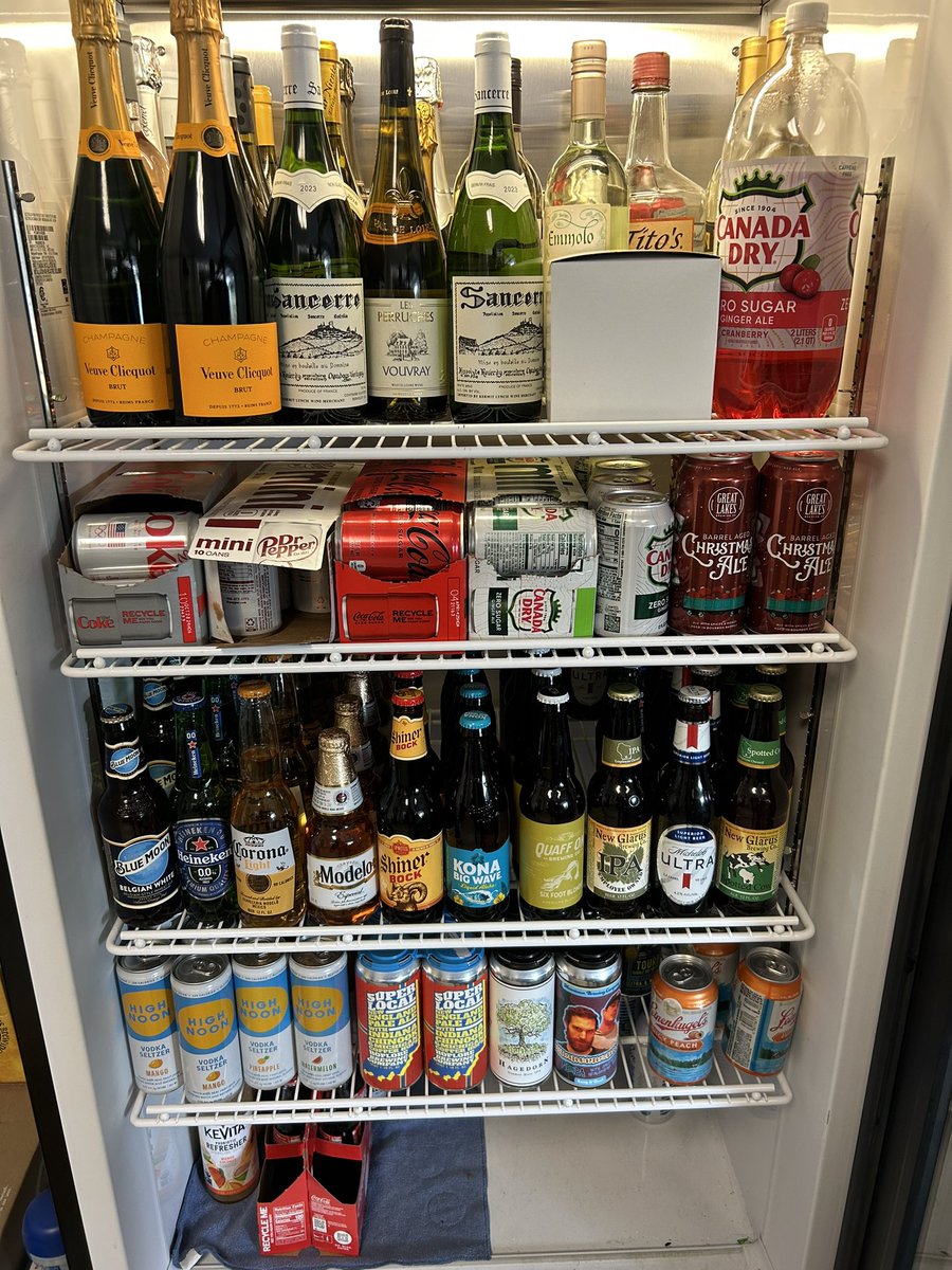 Thehoosiertruth's tweet photo. Merry Christmas. The Hoosier truth on beer duty never misses. Let me celebrate getting Mendoza in the portal real quick. #twoclaps https://t.co/l0pe3CTqY6