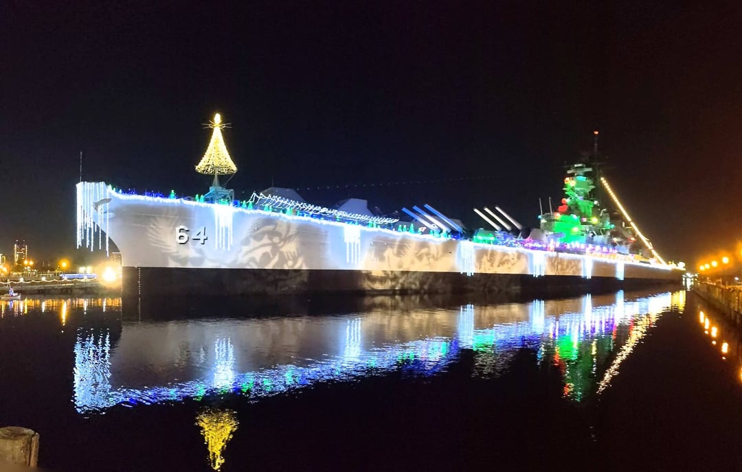 Bon réveillon à tous et joyeux Noël. 
Vive les marchés de Noël, les illuminations et le vin chaud !