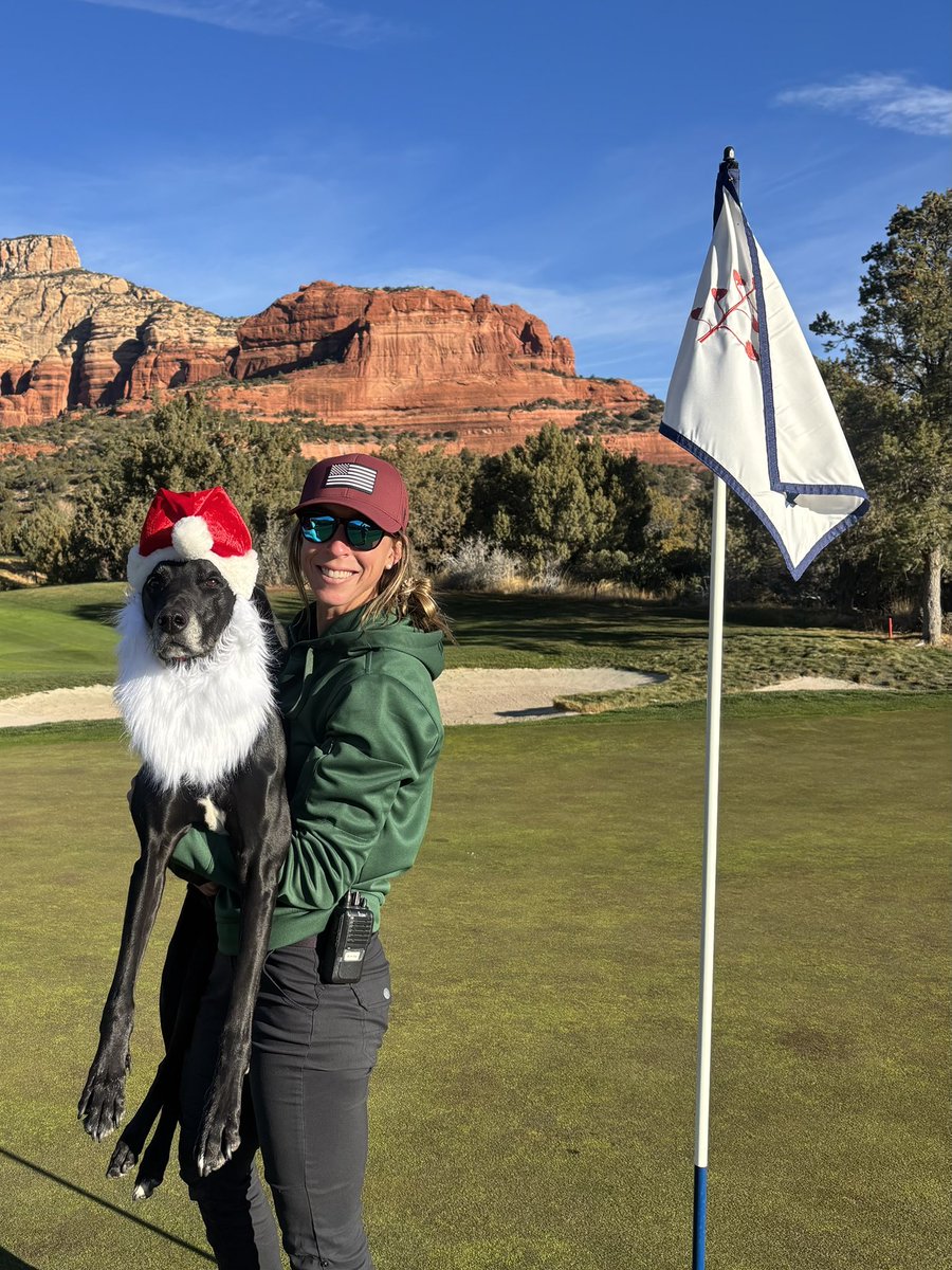 emcaseyturf's tweet photo. Shoutout to the 4 guys on the crew that came in this morning to help me get the course set up for the Christmas Eve shotgun🎄If you can’t tell, Barley wasn’t exactly thrilled to wear his Santa hat🎅🏼 https://t.co/iulBQFQXdg